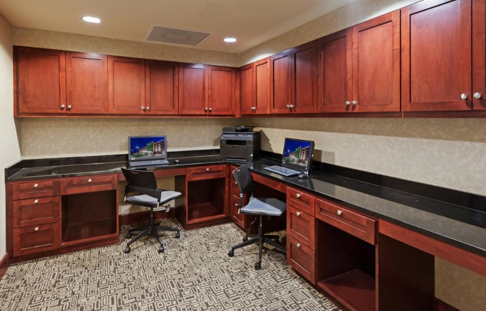 Holiday Inn Ardmore Convention Center Image 33